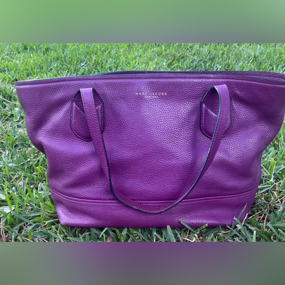Marc Jacobs Handbags - Marc Jacobs New York Purple Leather Tote Absolutely Gorgeous